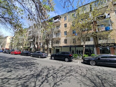 2 otaqlı köhnə tikili - Elmlər Akademiyası m. - 60 m²