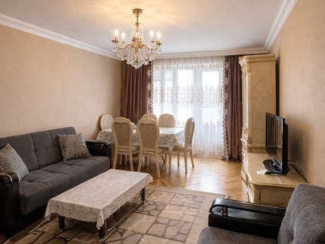 2 otaqlı köhnə tikili - Qara Qarayev m. - 65 m²