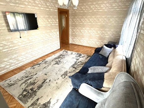 2 otaqlı köhnə tikili - Ağ şəhər q. - 60 m²