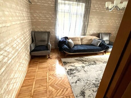 2 otaqlı köhnə tikili - Ağ şəhər q. - 60 m²