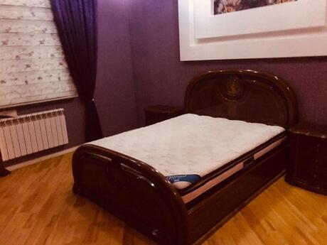 4 otaqlı həyət evi/bağ evi - Xətai r. - 210 m²