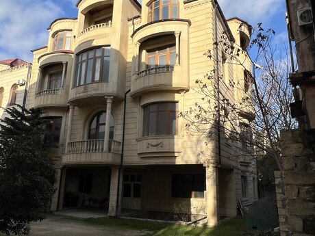 10 otaqlı həyət evi/bağ evi - Nərimanov r. - 900 m²
