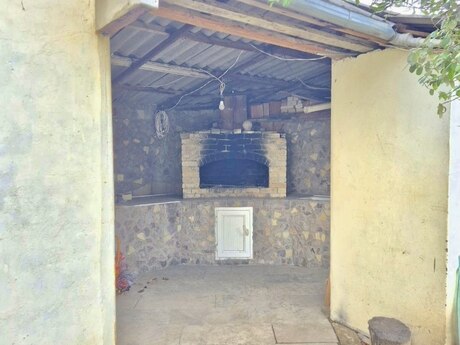 6 otaqlı həyət evi/bağ evi - Saray q. - 253 m²