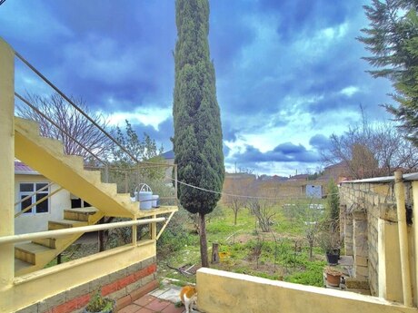 6 otaqlı həyət evi/bağ evi - Saray q. - 253 m²