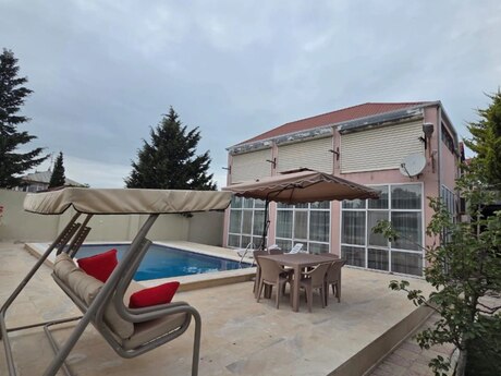 8 otaqlı həyət evi/bağ evi - Pirşağı q. - 240 m²