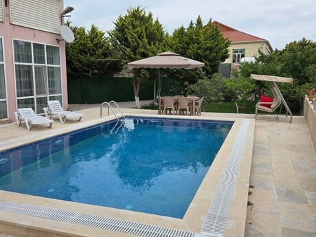 8 otaqlı həyət evi/bağ evi - Pirşağı q. - 240 m²