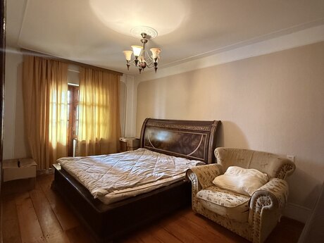 4 otaqlı köhnə tikili - Suraxanı r. - 100 m²