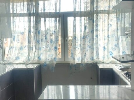 2 otaqlı köhnə tikili - Qara Qarayev m. - 65 m²
