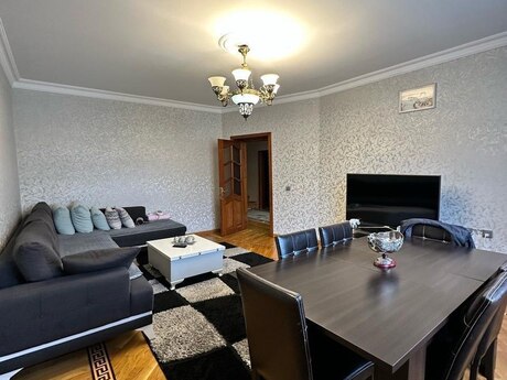7 otaqlı həyət evi/bağ evi - Qaraçuxur q. - 220 m²