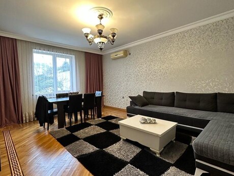 7 otaqlı həyət evi/bağ evi - Qaraçuxur q. - 220 m²