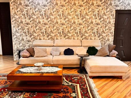 4 otaqlı yeni tikili - Bakıxanov q. - 140 m²