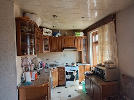 4 otaqlı köhnə tikili - Həzi Aslanov m. - 90 m²