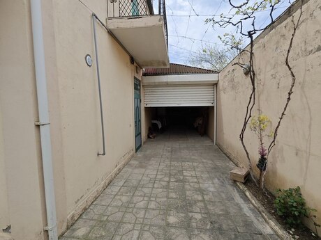 6 otaqlı həyət evi/bağ evi - Bakıxanov q. - 200 m²