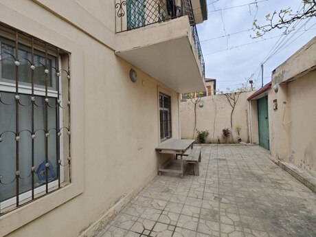 6 otaqlı həyət evi/bağ evi - Bakıxanov q. - 200 m²