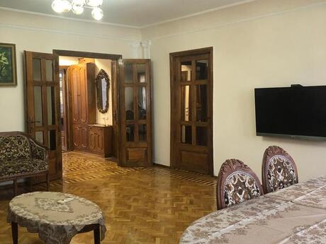 3 otaqlı köhnə tikili - 28 May m. - 90 m²