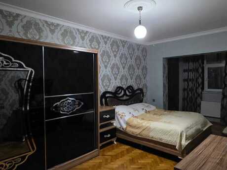 4 otaqlı köhnə tikili - 8-ci mikrorayon q. - 100 m²
