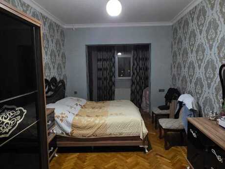 4 otaqlı köhnə tikili - 8-ci mikrorayon q. - 100 m²