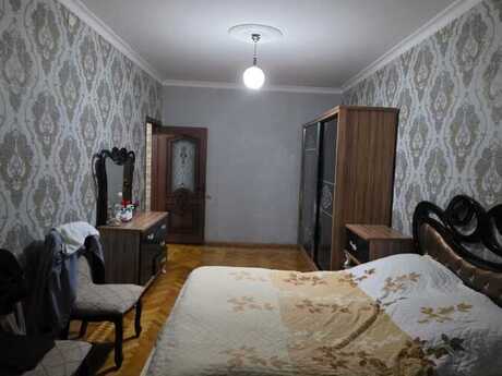 4 otaqlı köhnə tikili - 8-ci mikrorayon q. - 100 m²