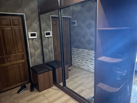 3 otaqlı köhnə tikili - Massiv D q. - 90 m²