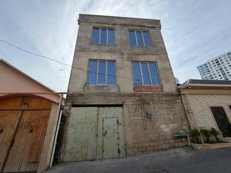 6 otaqlı həyət evi/bağ evi - Badamdar q. - 300 m²