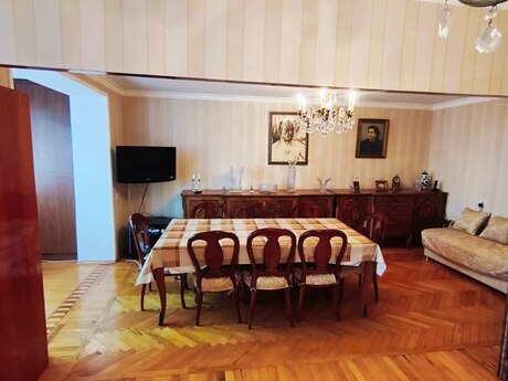 3 otaqlı köhnə tikili - Elmlər Akademiyası m. - 75 m²