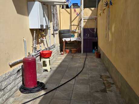 5 otaqlı həyət evi/bağ evi - Qaraçuxur q. - 200 m²