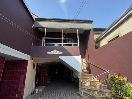 5 otaqlı həyət evi/bağ evi - Bakıxanov q. - 214 m²