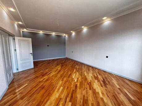 5 otaqlı həyət evi/bağ evi - Bakıxanov q. - 254 m²