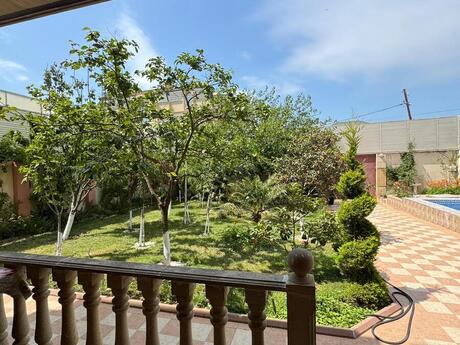 5 otaqlı həyət evi/bağ evi - Novxanı q. - 250 m²