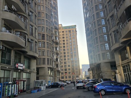 5 otaqlı yeni tikili - Ağ şəhər q. - 226 m²