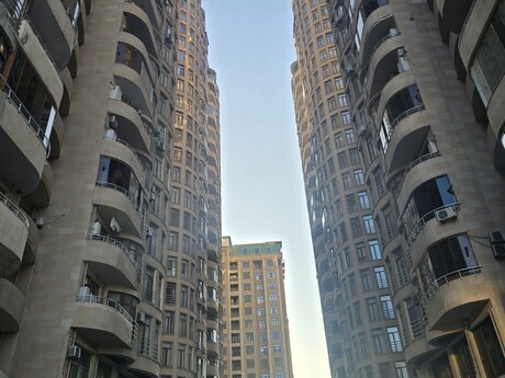5 otaqlı yeni tikili - Ağ şəhər q. - 226 m²