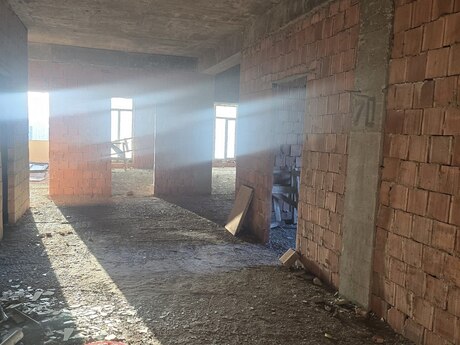5 otaqlı yeni tikili - Ağ şəhər q. - 226 m²