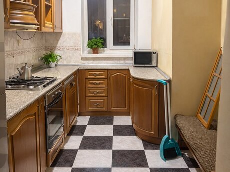 4 otaqlı köhnə tikili - Nəsimi r. - 80 m²