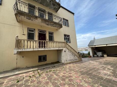 8 otaqlı həyət evi/bağ evi - Bakıxanov q. - 450 m²