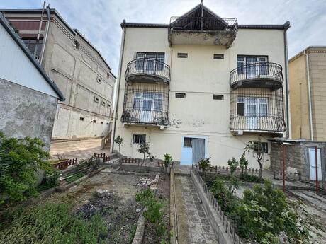 8 otaqlı həyət evi/bağ evi - Bakıxanov q. - 450 m²