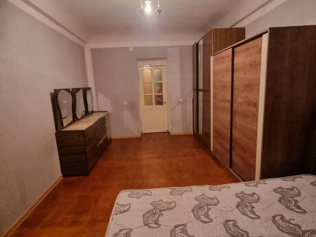 3 otaqlı köhnə tikili - İnşaatçılar m. - 80 m²