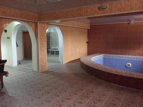 8 otaqlı həyət evi/bağ evi - Novxanı q. - 700 m²