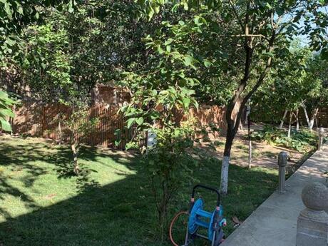 8 otaqlı həyət evi/bağ evi - Novxanı q. - 700 m²