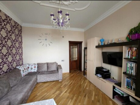 5 otaqlı həyət evi/bağ evi - Nəsimi m. - 308 m²