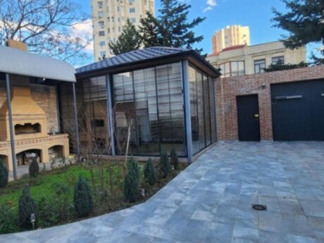 5 otaqlı həyət evi/bağ evi - Nəsimi m. - 308 m²