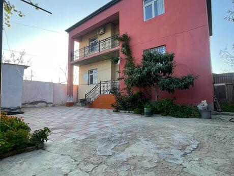 6 otaqlı həyət evi/bağ evi - Suraxanı r. - 160 m²
