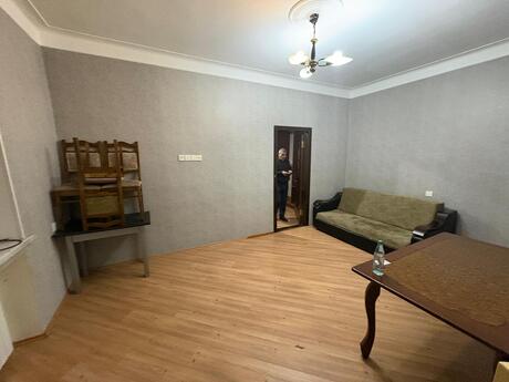 2 otaqlı köhnə tikili - Bakıxanov q. - 65 m²