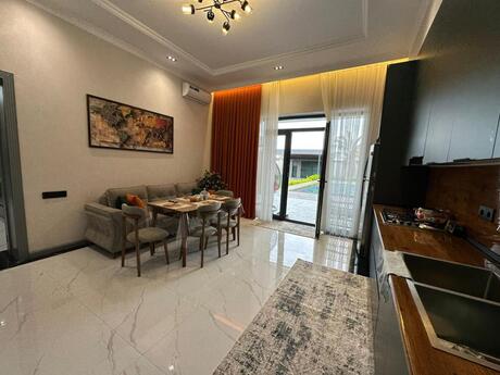 5 otaqlı həyət evi/bağ evi - Novxanı q. - 270 m²