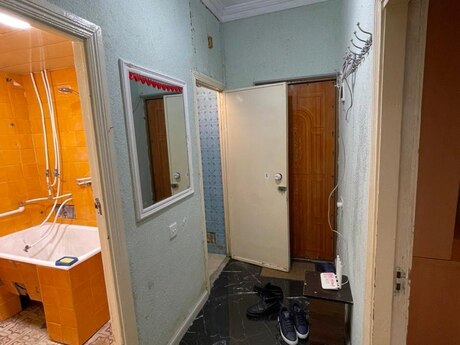 3 otaqlı köhnə tikili - 8 Noyabr m. - 70 m²