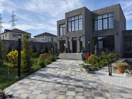 7 otaqlı həyət evi/bağ evi - Şüvəlan q. - 300 m²