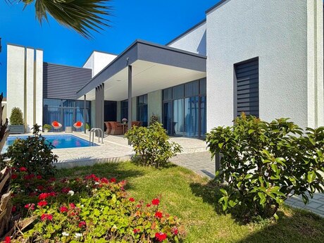5 otaqlı həyət evi/bağ evi - Mərdəkan q. - 220 m²