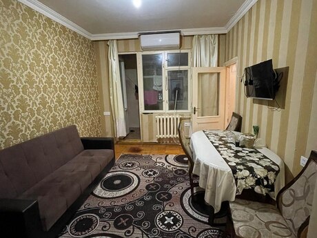 3 otaqlı köhnə tikili - 8 Noyabr m. - 80 m²