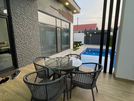 4 otaqlı həyət evi/bağ evi - Mərdəkan q. - 200 m²