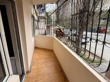 4 otaqlı köhnə tikili - İnşaatçılar m. - 100 m²