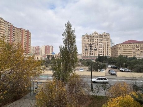 4 otaqlı köhnə tikili - Şah İsmayıl Xətai m. - 119 m²